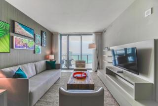 Iconic Ocean View - in this Stunning Condo - Hollywood - 9