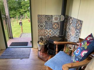 Foxgloves and Fairytales Hut with Hot Tub - Llanwrda - 3