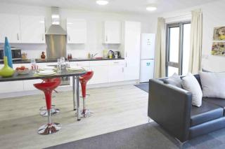 Ensuite Bedrooms with Shared Kitchen and Studios at Century Square in Sheffield - 1