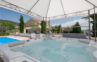 Beautiful Home In Donji Prolozac - 1