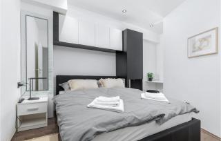 Stunning Home In Barbariga With Jacuzzi - 9