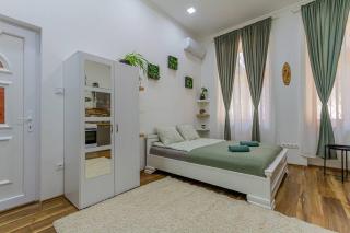 Balinese Style Downtown Apartment - 9