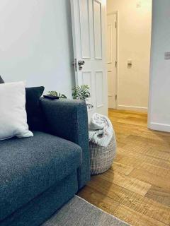Lovely 1 Bed, Northolt Station - 3