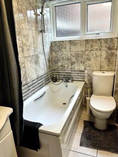 Lovely 1 Bed, Northolt Station - 1