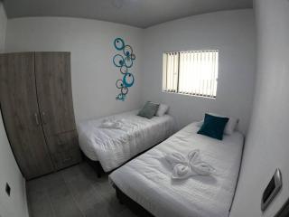 Apartamento 300 dotado cerca a Héroes - Bogotá - 1