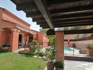 Spacieuse villa familiale avec piscine -8 couchages - Beaucaire - 2