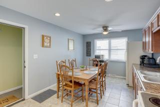 Comfortable Milwaukee Abode about 10 Mi to Downtown! - 2