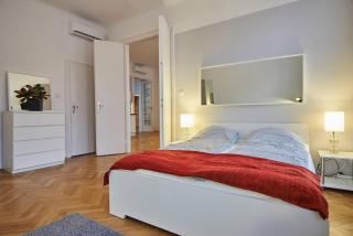Spacious 1 Bed Basilica Apartment - with balcony - 1