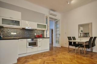Spacious 1 Bed Basilica Apartment - with balcony - Boedapest - 7