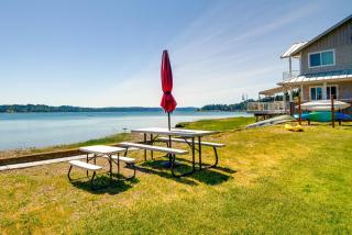 Waterfront Hood Canal Cottage Steps to the Beach! - 9