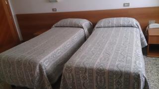 Hotel Cortina - Rimini - 9