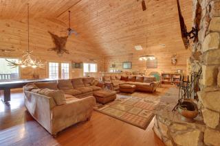 Fraziers Bottom Cabin on 800 Acres of Land with Lake - - 0