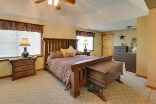 Fraziers Bottom Cabin on 800 Acres of Land with Lake - - 2