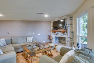 Lakefront Montgomery Home with Porch and Dock! - Montgomery - 7