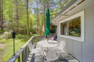 Quaint Vacation Rental with Porch in Banner Elk! - Banner Elk - 8