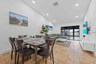Lakefront Retreat Villa Water View Fishing Casino - 6