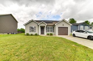 9 Mi to Clarksville Speedway! Family-Friendly Home - 8