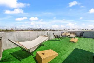 4-Bedroom Penthouse w/ 2 Large Balconies & Rooftop - Chicago - 5