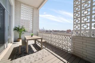 4-Bedroom Penthouse w/ 2 Large Balconies & Rooftop - Chicago - 4