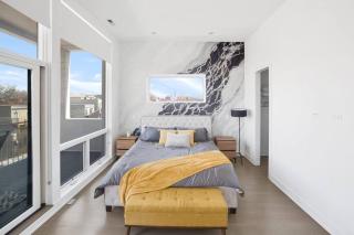 4-Bedroom Penthouse w/ 2 Large Balconies & Rooftop - Chicago - 3