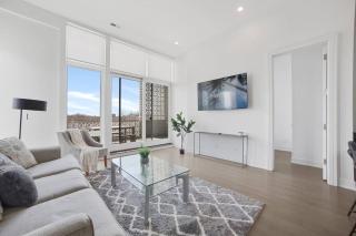 4-Bedroom Penthouse w/ 2 Large Balconies & Rooftop - Chicago - 2