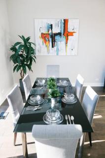 MAGNIFICENT NEW Home w/8 Beds & Free Parking - 4