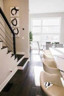MAGNIFICENT NEW Home w/8 Beds & Free Parking - Chicago - 3