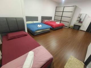 Sakura homestay 5 bedrooms - Spring Lopeng 14 pax - Miri - 4