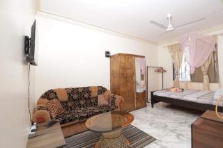 Lux Suites Ganjoni Studio Apartment - 1