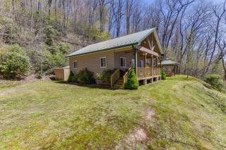 Hillside Cabin and Grill - Near Smoky Mountains - Maggie Valley - 0