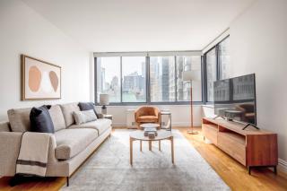 1BR nr Broadway w Indoor pool Gym NYC-28 - 0