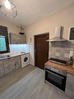 Ideal House with Private Pool & Parking - 5
