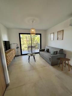 Appartement climatisé neuf au calme, proche centre-ville, 4 minutes en voiture plage et commerces - Calvi - 7