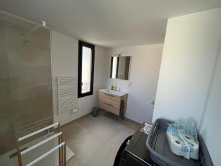 Appartement climatisé neuf au calme, proche centre-ville, 4 minutes en voiture plage et commerces - Calvi - 1