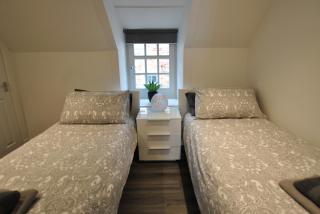 The Wendy House-seafront cottage incredible views - 2