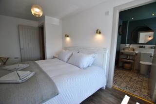 Puffin House- stylish home by the sea - 2