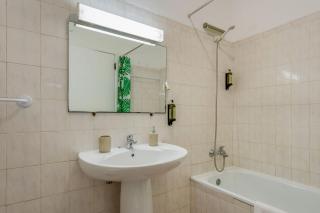 Ocean Breeze 1 BDR Flat in Portimão by LovelyStay - Portimão - 2