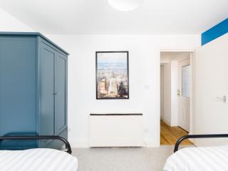 Central Leamington Spa 2 Bed Flat with Parking - Pass the Keys - 2