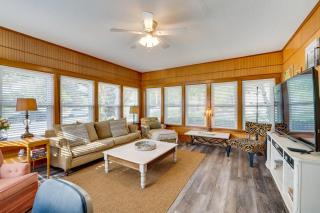 Spacious Home with Florida Room about 1 Mi to Lake Dora! - 0