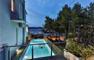 Gorgeous Home In Trogir With Jacuzzi - Trogir - 2