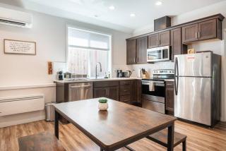 Walkable Apt Next to Restaurants, Bars, and Shops! - Portland - 9