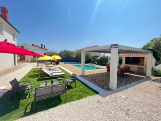 Holiday house with a private heated swimming pool - Galižana - 0