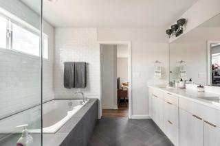 Comfy Family Home, Walkable Neighborhood + Patio! - Portland - 1