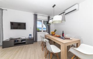 Gorgeous Home In Trogir With Jacuzzi - Trogir - 5