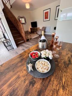 *BRAND NEW* Luxury Country Lodge - 2