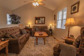 Sasquatch Lodge A sleeps 12 - 7