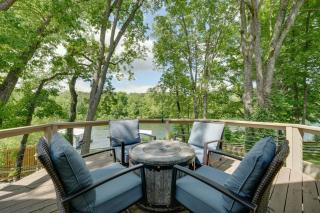 Lakefront Home with Fishing Dock and Fire Table! - Hollister - 0