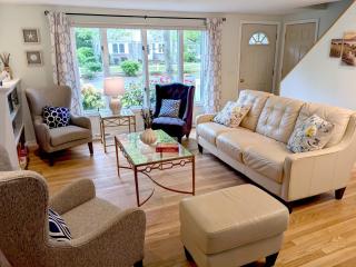 Spacious 4BR house on a quiet street in Centerville 5 min to Craigville beach - Centerville - 0