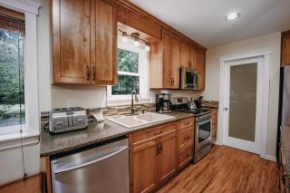 22MBR - Wi-Fi - Fireplace - Pets OK - Sleeps 8 cabin - 1