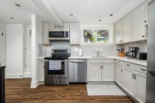 Gorgeous 4 Bedroom Garden Level Suite at Vancouver West & UBC - 7